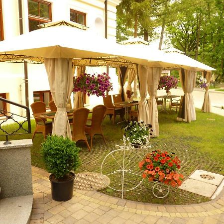 Willa Filiks Restauracja & Pokoje Nałęczów Extérieur photo