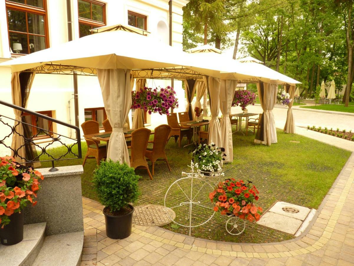 Willa Filiks Restauracja & Pokoje Nałęczów Extérieur photo